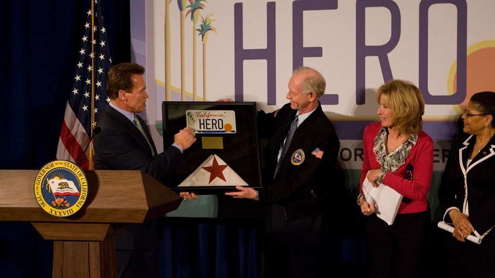 Governor Schwarzenegger Honors Sully Sullenberger Governor Arnold Schwarzenegger and First Lady Maria Shriver host a celebration honoring US Airways Captain Chesley "Sully" Sullenberger, recognizing his heroism in safely landing flight 1549 in the Hudson River after losing power in both engines, then risking his own life to ensure all passengers were out of the plane.
